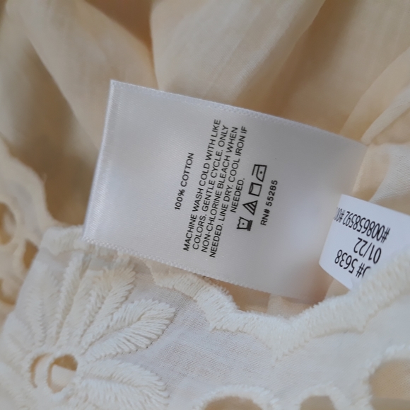 Express Limited Edition Eyelet Top - Picture 6 of 10